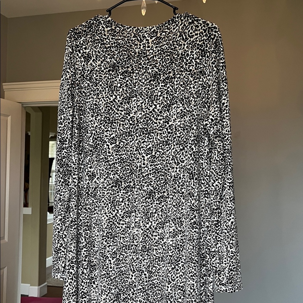 Old Navy Leopard-Print Long-Sleeve Midi Dress - Black & Brown. Tall Sz L - Picture 3 of 5